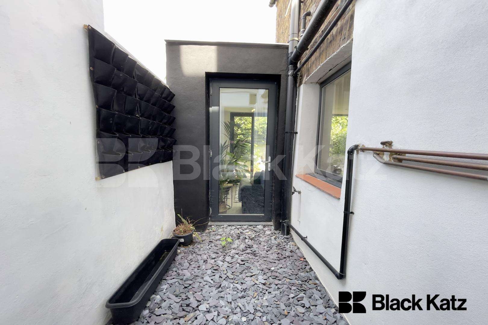 Beautiful garden flat marrying period charm with contemporary living Gowrie Road , Clapham Junction 